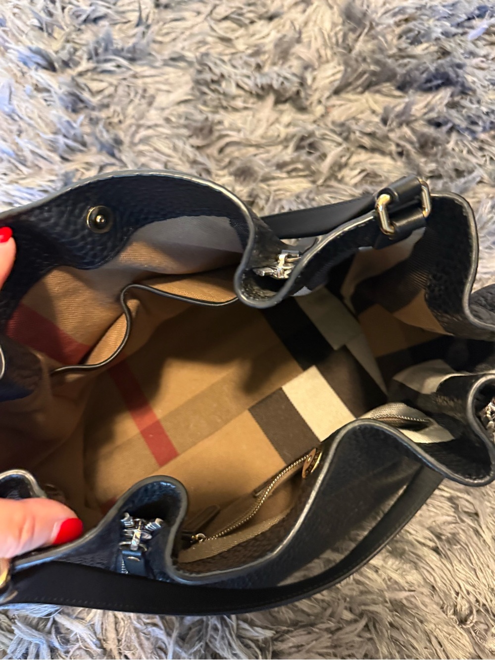 Burberry Black Pebbled Leather Hobo Shoulder Bag with Gold Hardware - Picture 4 of 7